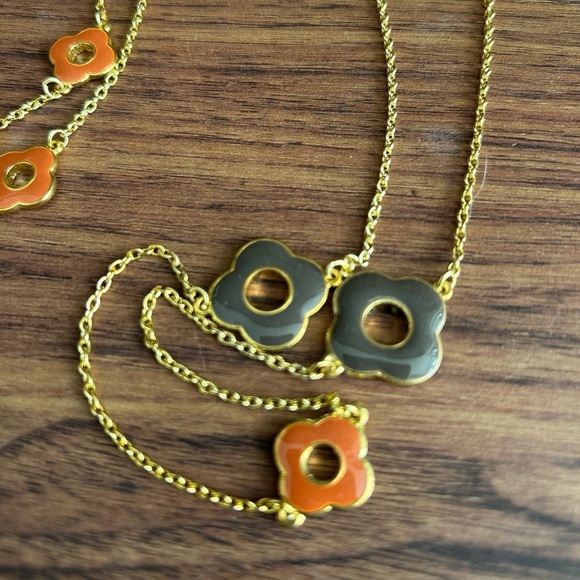 Long gold-toned necklace with enamel clovers, 22”, Vintage Classic Feminine - Picture 6 of 6